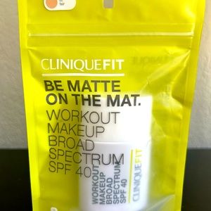 Clinique Fit Workout Makeup Broad Spectrum SPF 40 - 02 FAIR - Full size - NIB